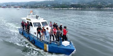 Wisata Pungut Sampah di Teluk Kendari: Edukasi Lingkungan Lewat Aksi