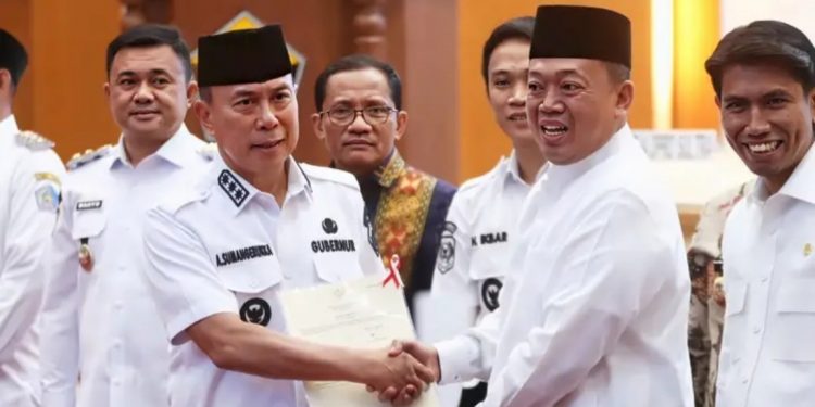 Menteri ATR/BPN Serahkan 86 Sertifikat Tanah di Sultra, Simak Detailnya