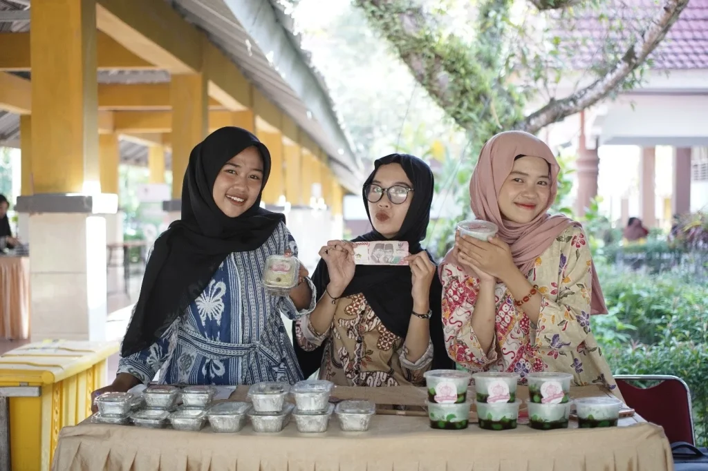 Expo “AgriPreneurship” 2025: Mahasiswa Agribisnis UHO Tampilkan Inovasi Usaha dari Dapur Lokal hingga Digital - MediaSultra.com
