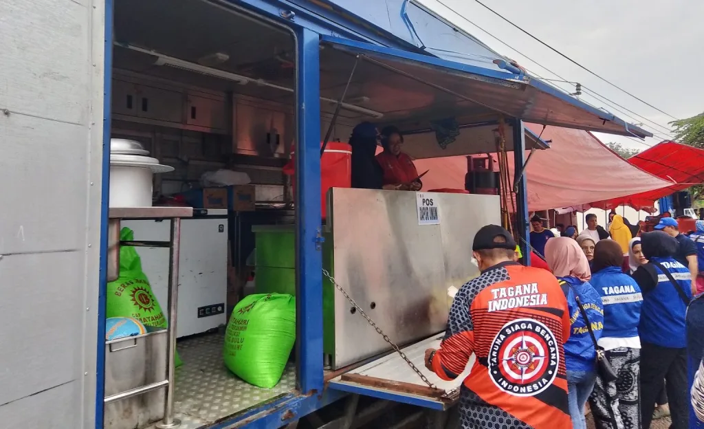 Sungai Meluap, Ratusan Rumah Terendam Banjir di Kendari - MediaSultra.com