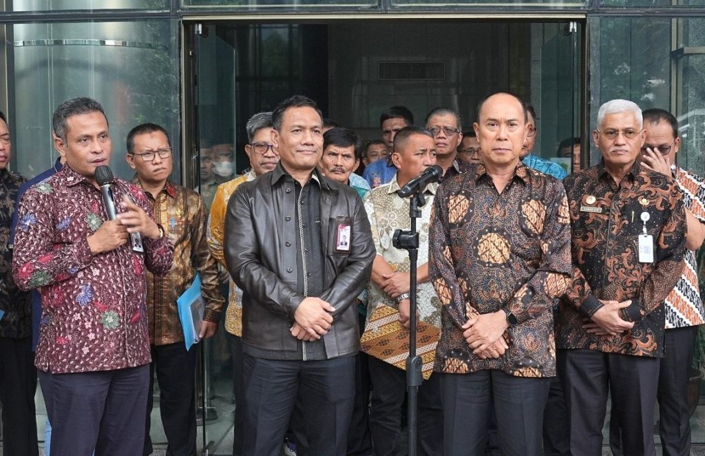 Gubernur Sultra Andi Sumangerukka Datangi KPK, Ada Apa? 8 Gubernur Sultra Andi Sumangerukka Datangi KPK, Ada Apa? - MediaSultra.com